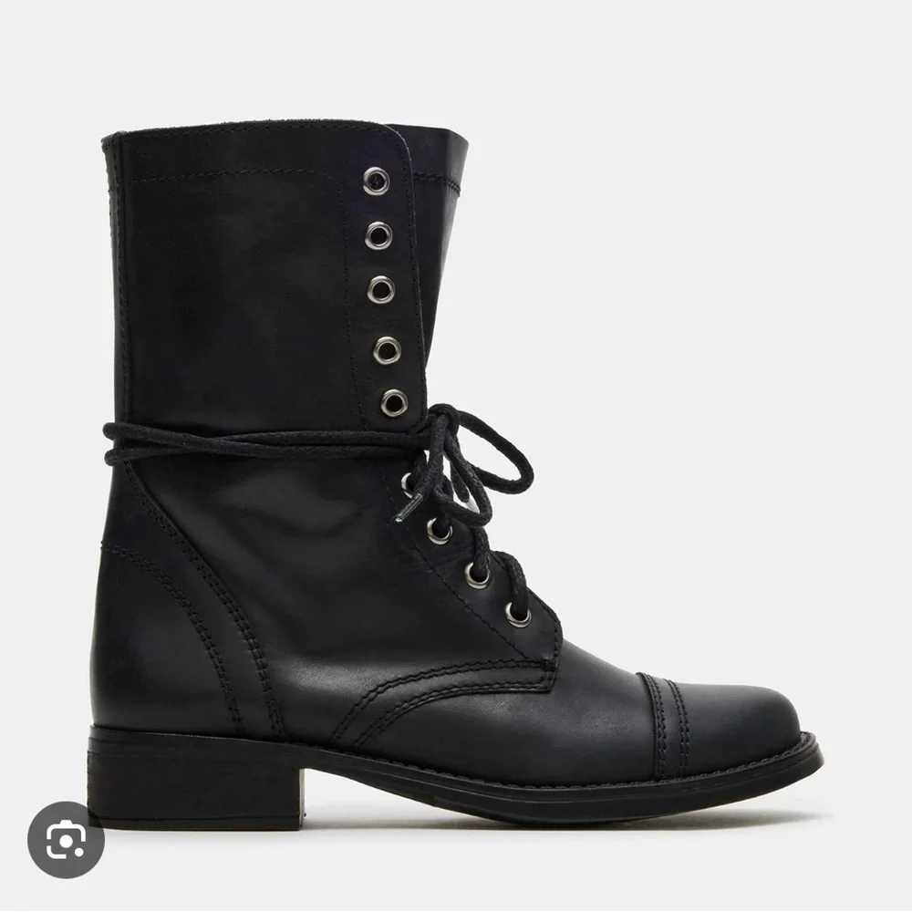 Steve Madden Sz 8 Black Lace-Up Women's Boots - Picture 1 of 7